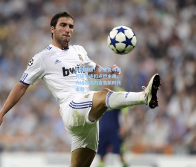 制霸禁区！新星克林根开场三连扣点燃主场，内线统治力宣告新时代来临